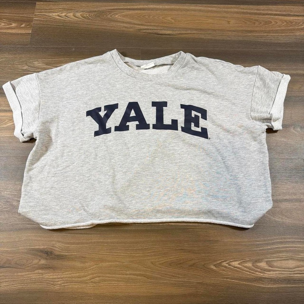 Yale University gray cropped tee with navy blue 'YALE' text, size XL